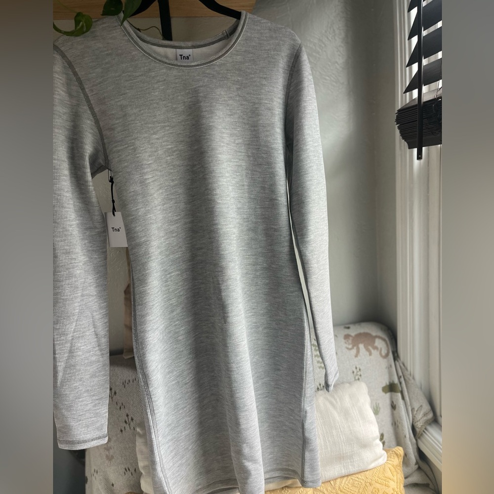 Aritzia TNA Gray
Long Sleeve Dress